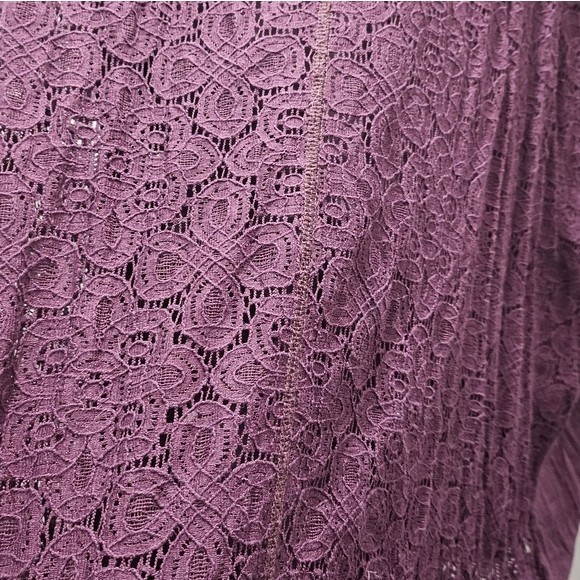 Old Navy Maroon Burgundy Lace Appliqué Cap Sleeve Top Size 4X - Picture 3 of 6